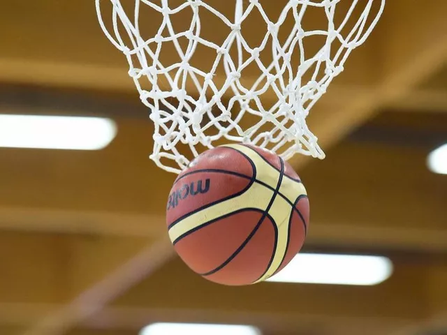 Qual è la regola per difendere nel basket?